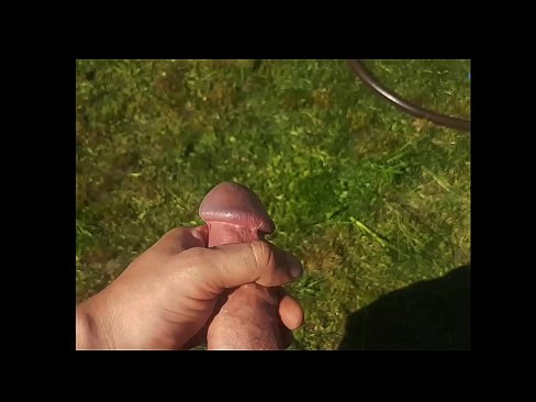 ❤️ A boazona fica com a rata rosa fodida e ejacula com um esguicho num jardim de Verão Sexo vídeo em pt.xxxpornolive.ru ❌️