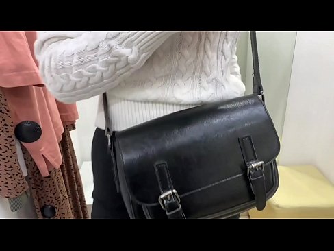 ❤️ Masturbação pública da jovem cadela FeralBerry com um dildo no provador Sexo vídeo em pt.xxxpornolive.ru ❌️