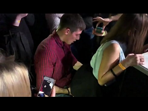 ❤️ Sexo real numa discoteca russa. Rapariga russa de 18 anos no ânus e vagina fodida numa discoteca Sexo vídeo em pt.xxxpornolive.ru ❌️